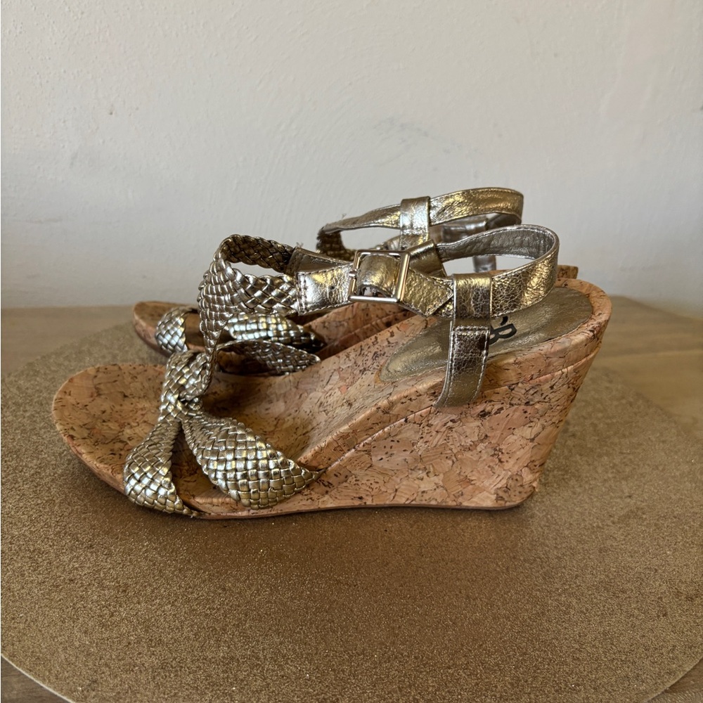 Stylish Gold Wedge Sandals Gianni Bini